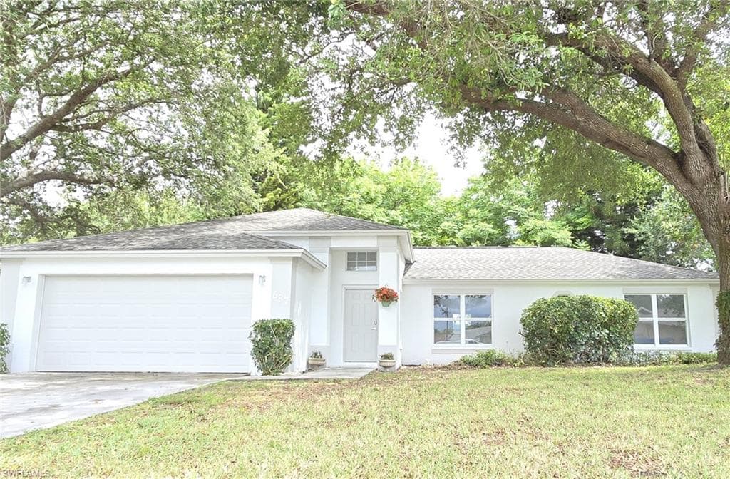 687 Grove DR, NAPLES FL 34120-36