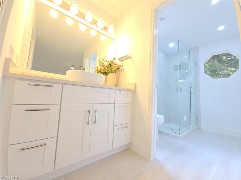 687 Grove DR, NAPLES FL 34120-18