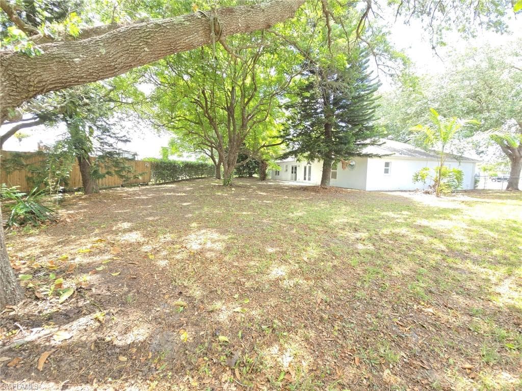 687 Grove DR, NAPLES FL 34120-43