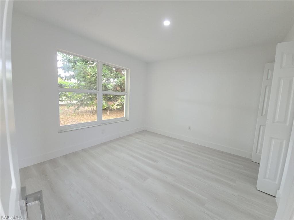 687 Grove DR, NAPLES FL 34120-38