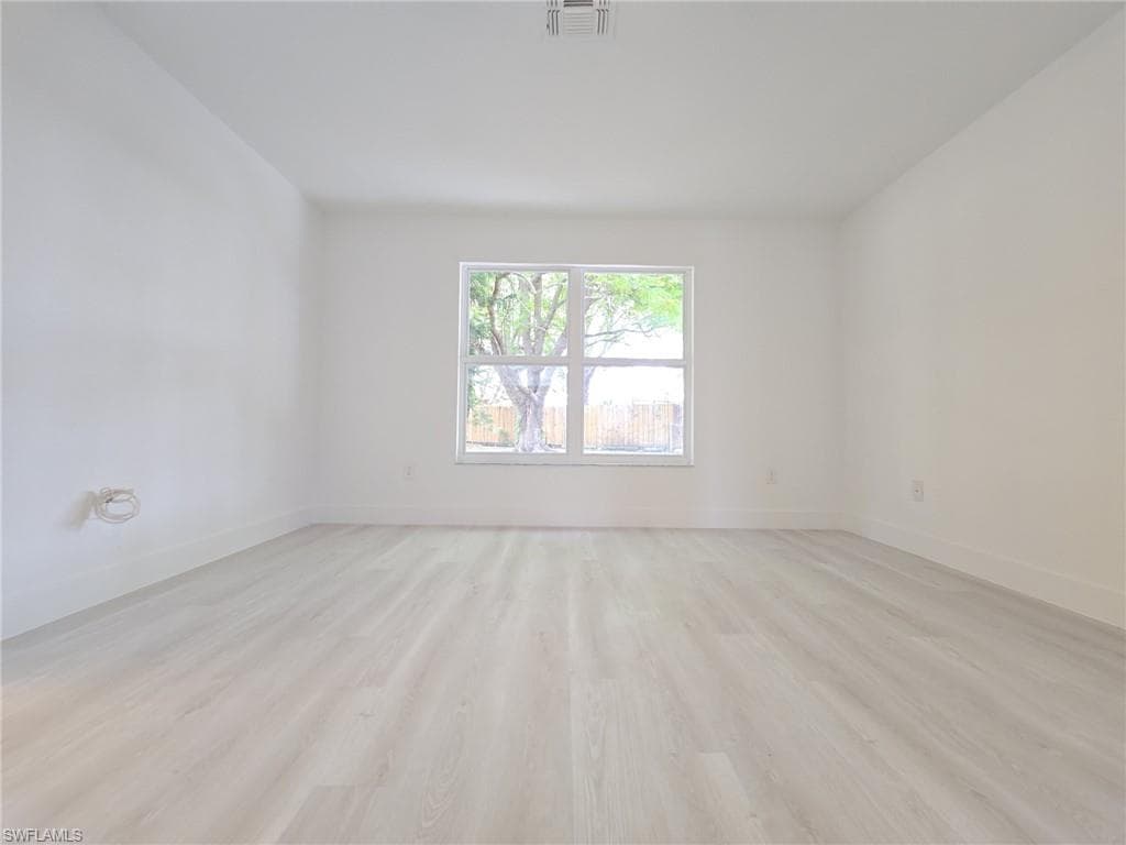 687 Grove DR, NAPLES FL 34120-28