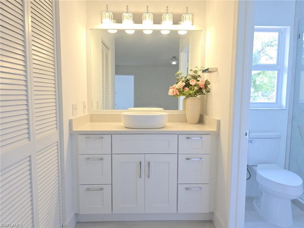 687 Grove DR, NAPLES FL 34120-20