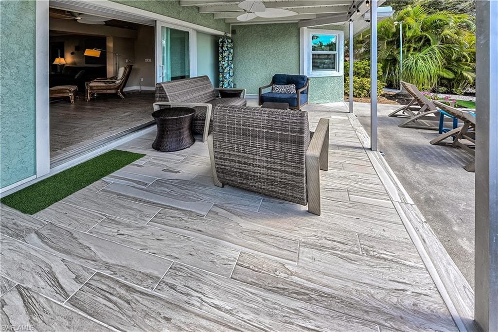 1540 Curlew AVE, NAPLES FL 34102-22