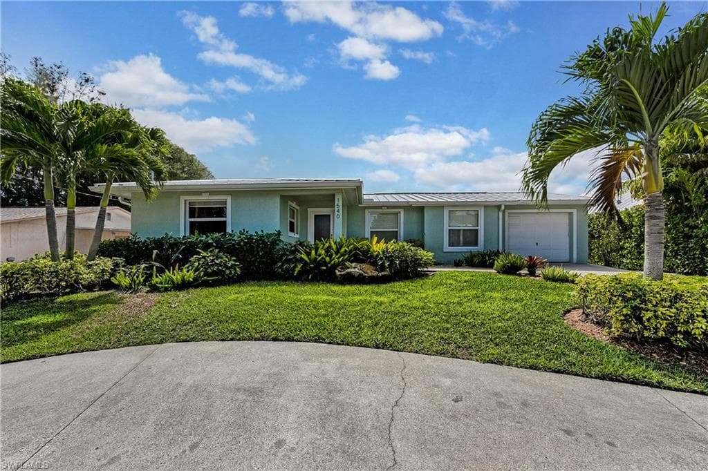 1540 Curlew AVE, NAPLES FL 34102-1