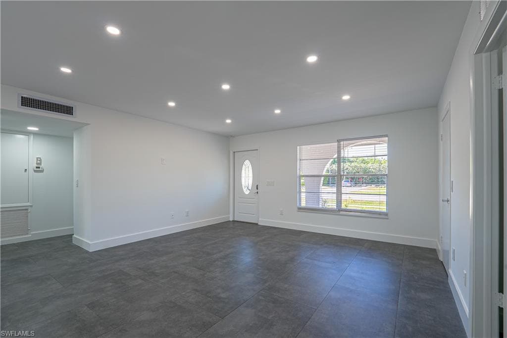 2564 Poinciana ST, NAPLES FL 34105-2