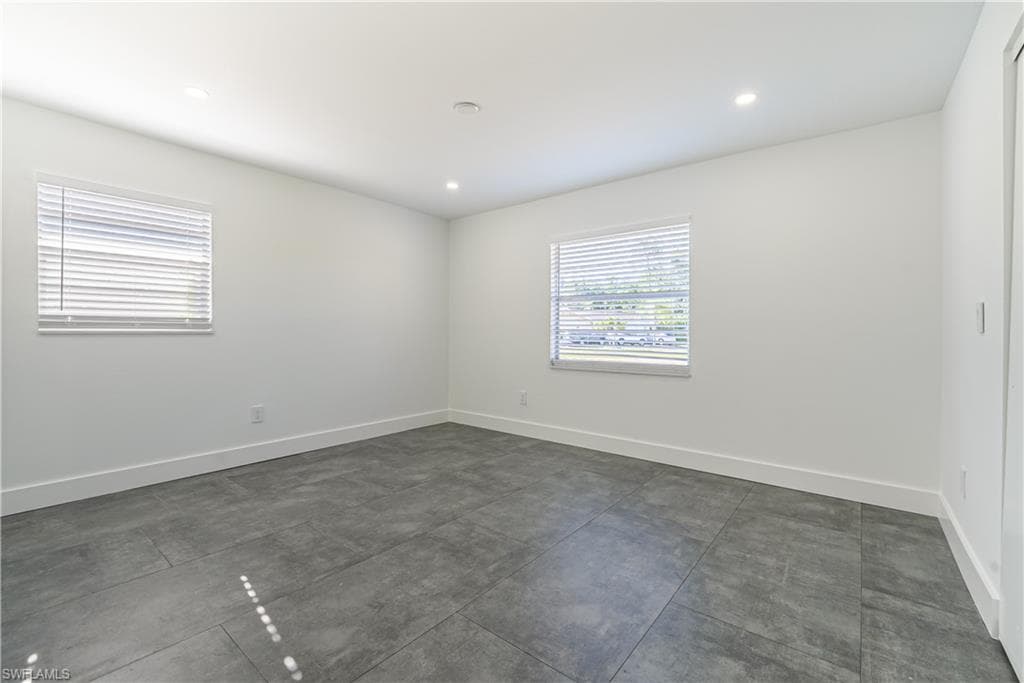 2564 Poinciana ST, NAPLES FL 34105-8