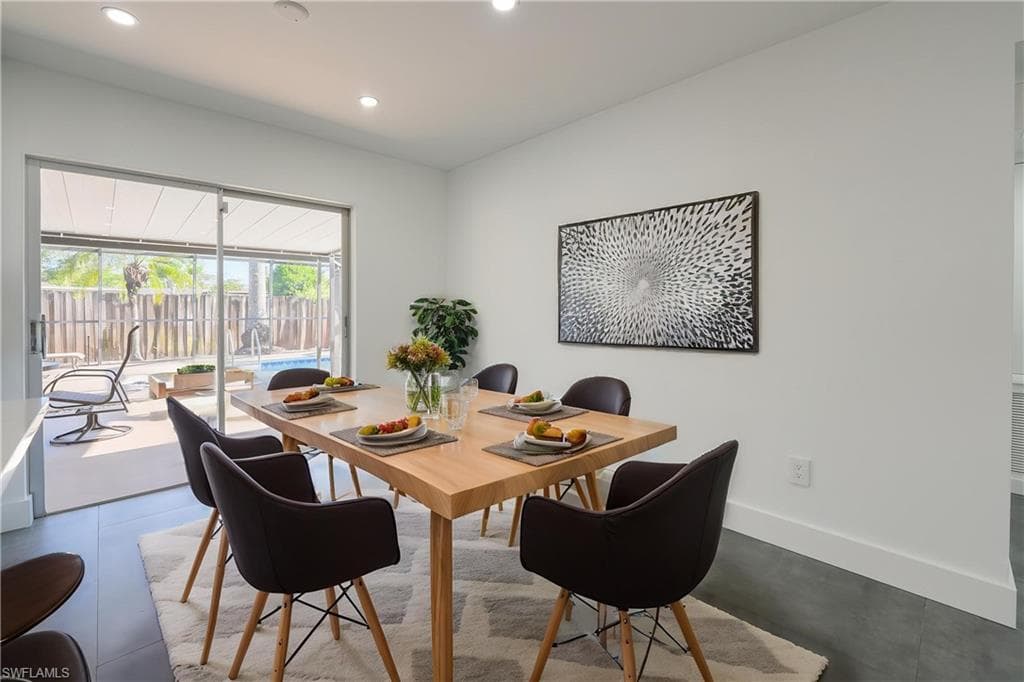 2564 Poinciana ST, NAPLES FL 34105-3