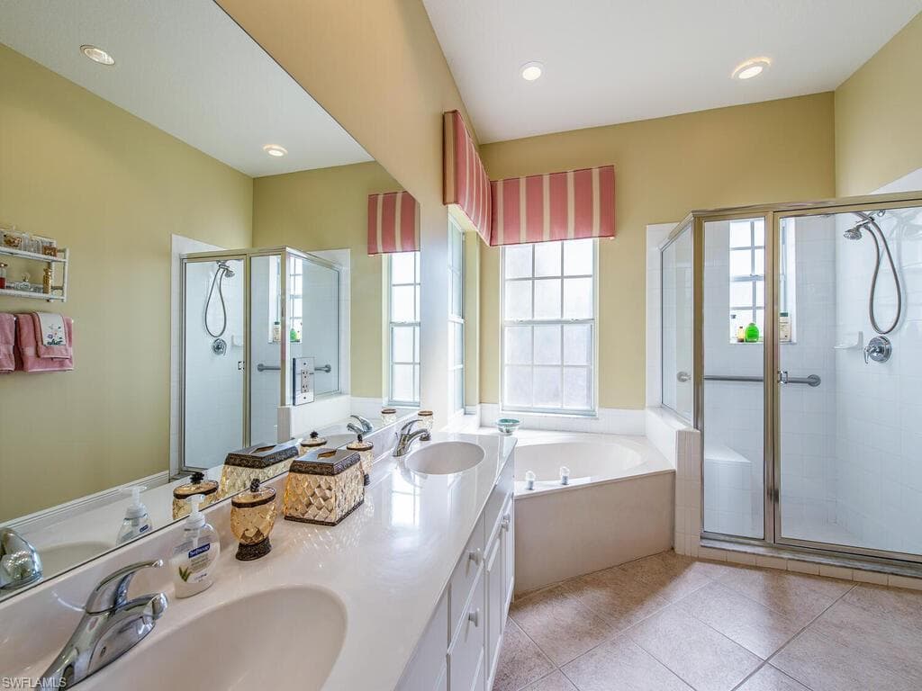 4815 Aston Gardens WAY # B202, NAPLES FL 34109-6