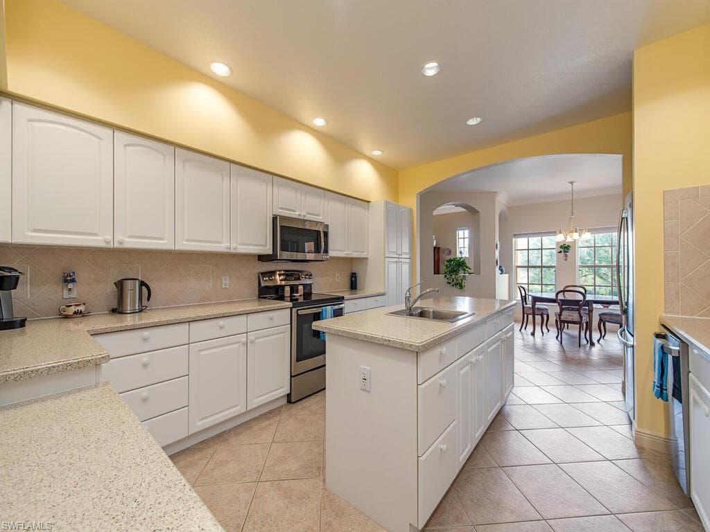 4815 Aston Gardens WAY # B202, NAPLES FL 34109-4