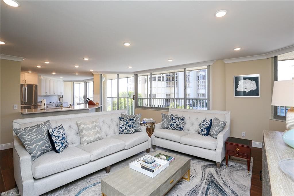 4041 Gulf Shore BLVD N # 305, NAPLES FL 34103-2