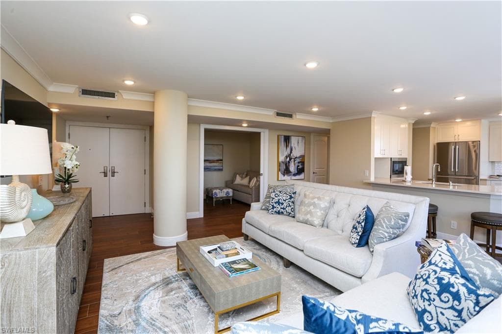 4041 Gulf Shore BLVD N # 305, NAPLES FL 34103-4