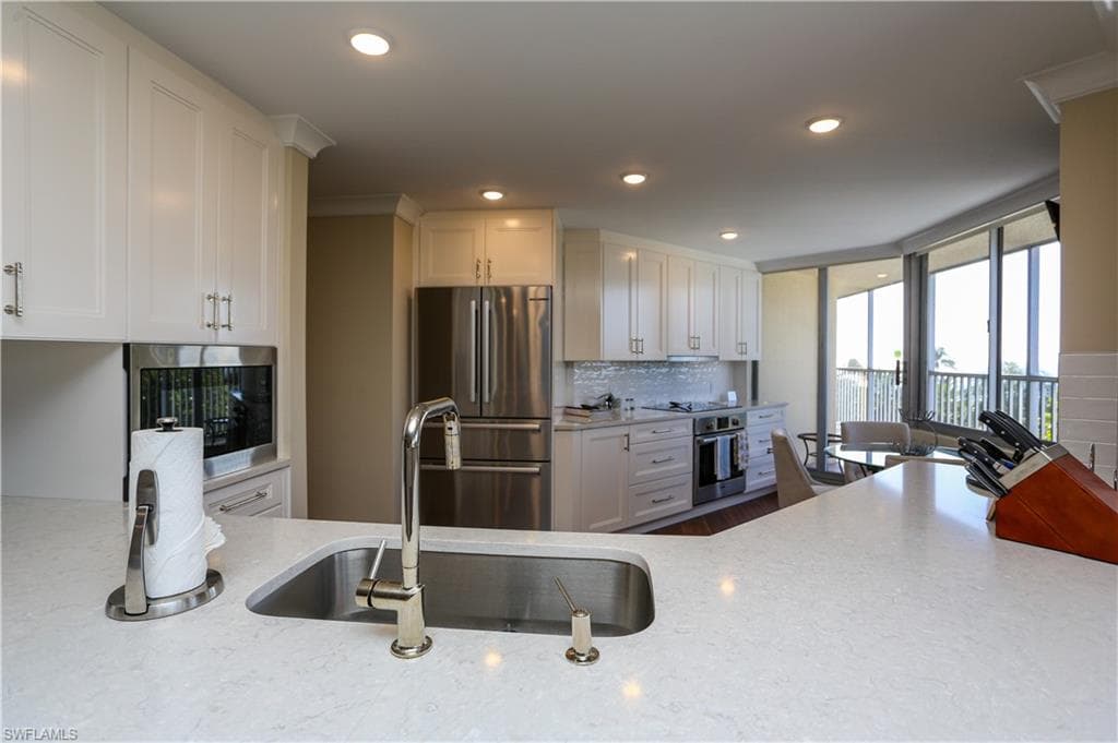 4041 Gulf Shore BLVD N # 305, NAPLES FL 34103-7