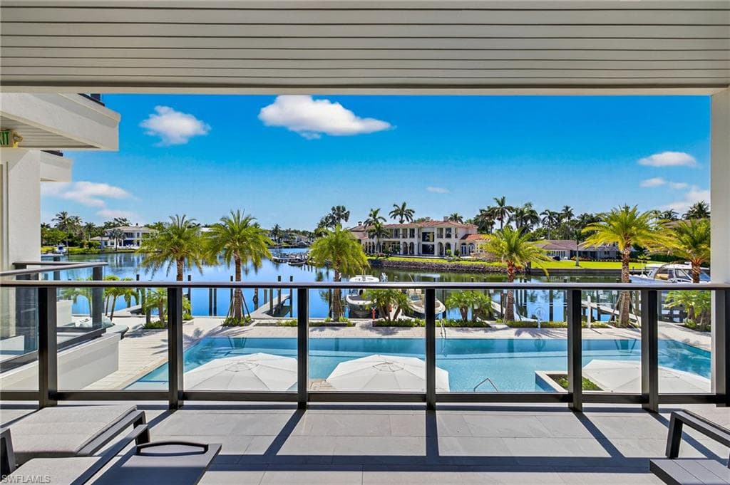 1820 Gulf Shore BLVD N 202-2