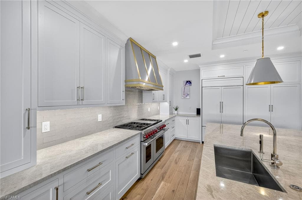 1820 Gulf Shore BLVD N 202-9