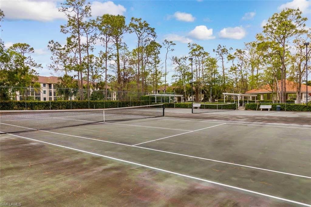 5708 Deauville CIR # J305, NAPLES FL 34112-26