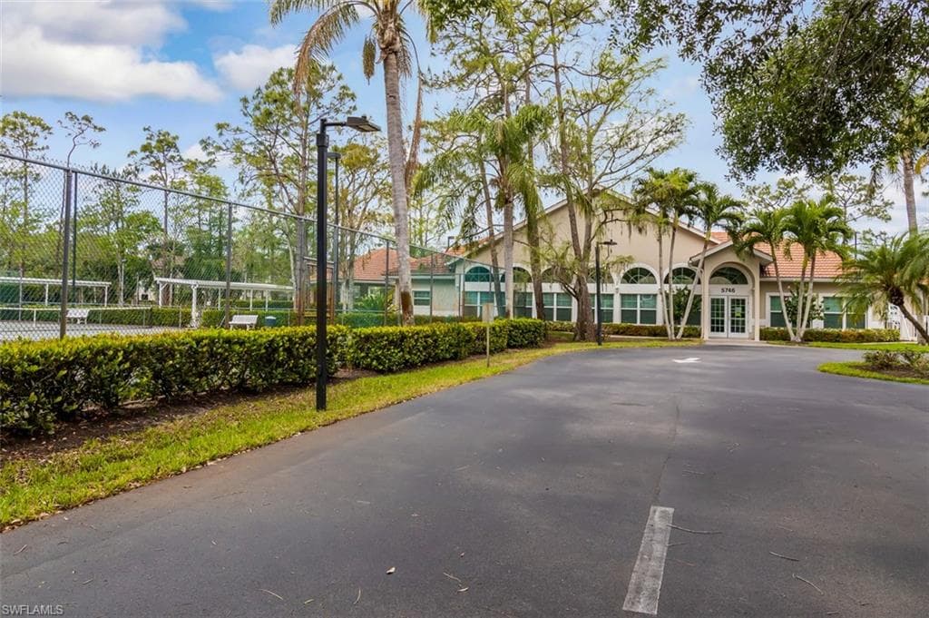 5708 Deauville CIR # J305, NAPLES FL 34112-21