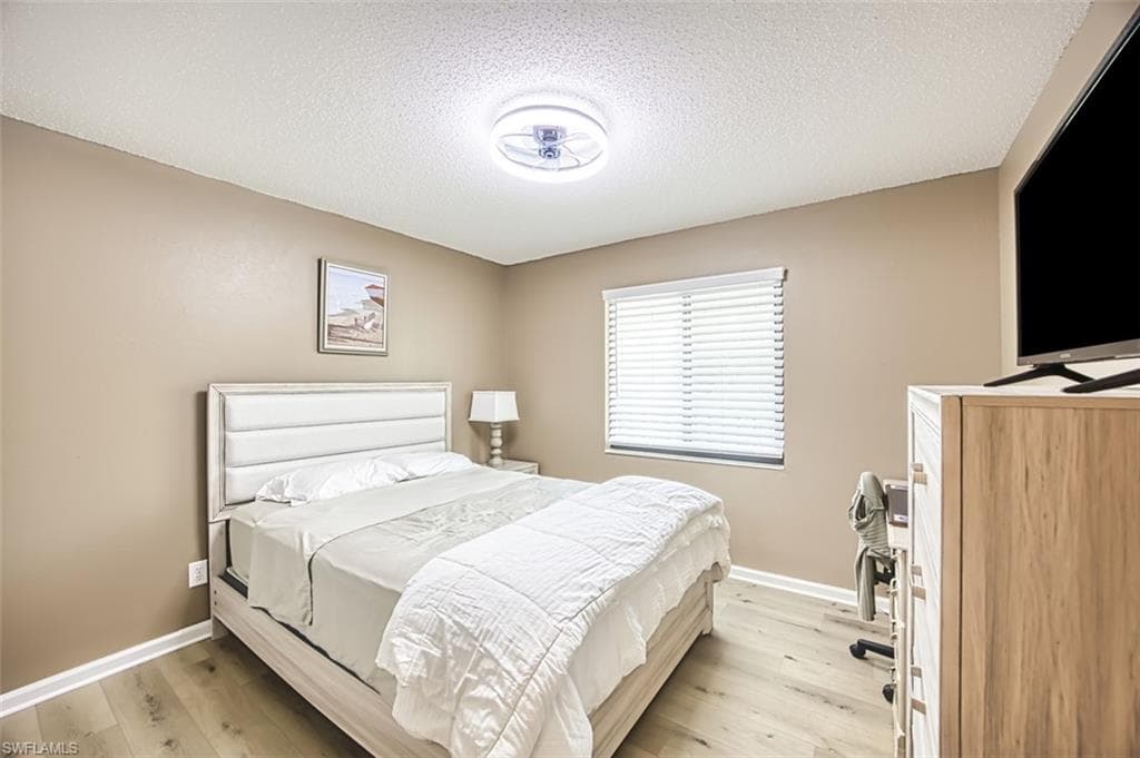 5708 Deauville CIR # J305, NAPLES FL 34112-19