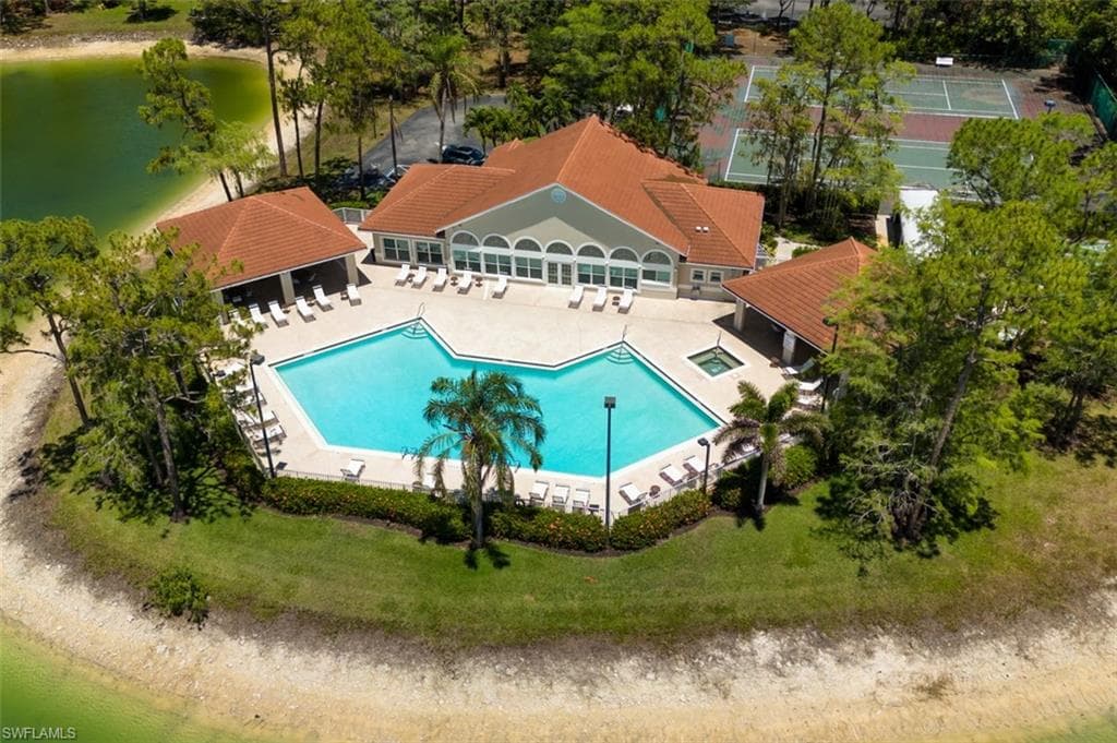 5708 Deauville CIR # J305, NAPLES FL 34112-29