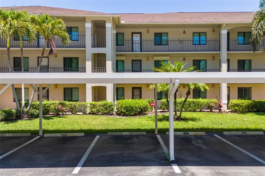 5708 Deauville CIR # J305, NAPLES FL 34112-3