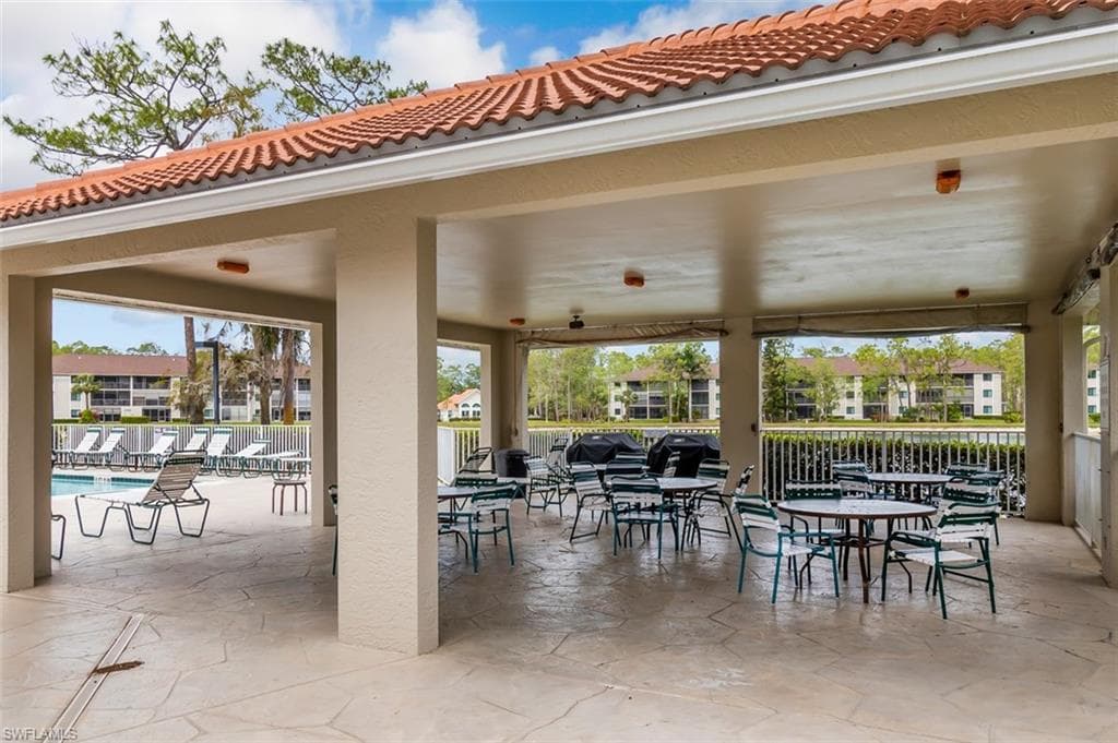 5708 Deauville CIR # J305, NAPLES FL 34112-24