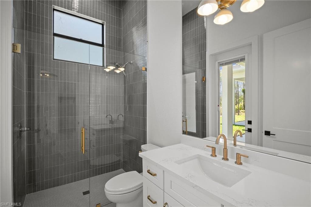 25400 Divot DR, BONITA SPRINGS FL 34135-26