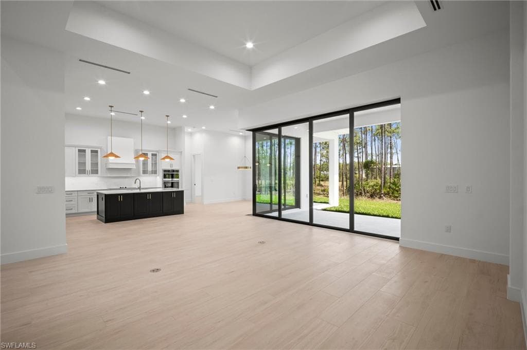 25400 Divot DR, BONITA SPRINGS FL 34135-5