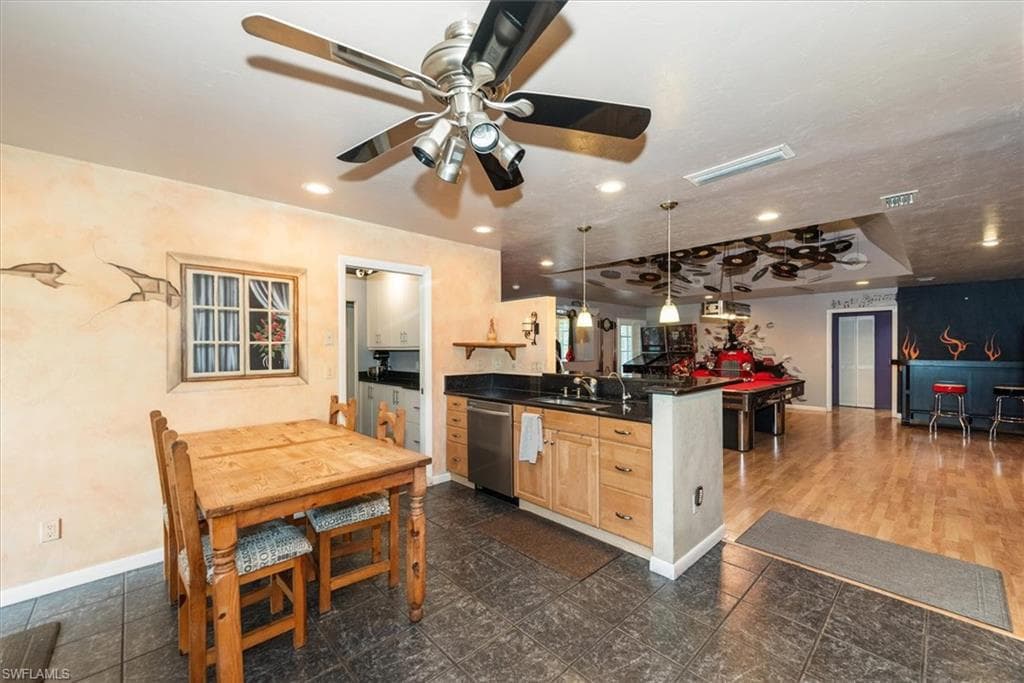 15261 Shamrock DR, FORT MYERS FL 33912-15