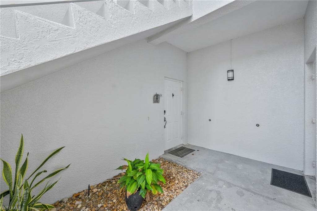 1340 Charleston Square DR # 101, NAPLES FL 34110-17