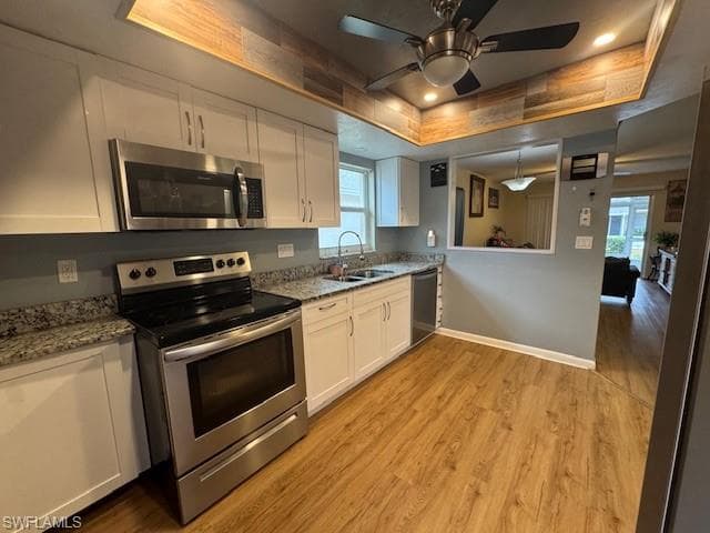 323 Dania ST, LEHIGH ACRES FL 33936-1