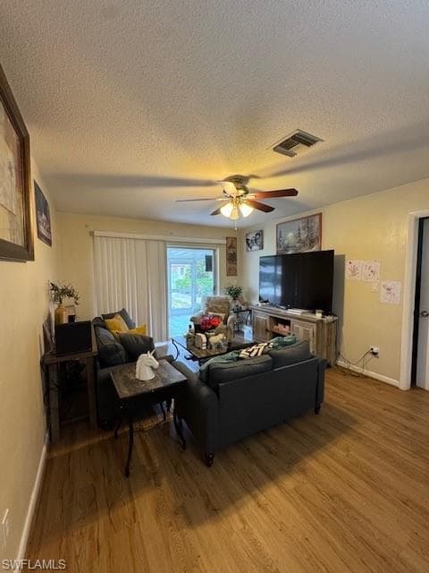 323 Dania ST, LEHIGH ACRES FL 33936-5