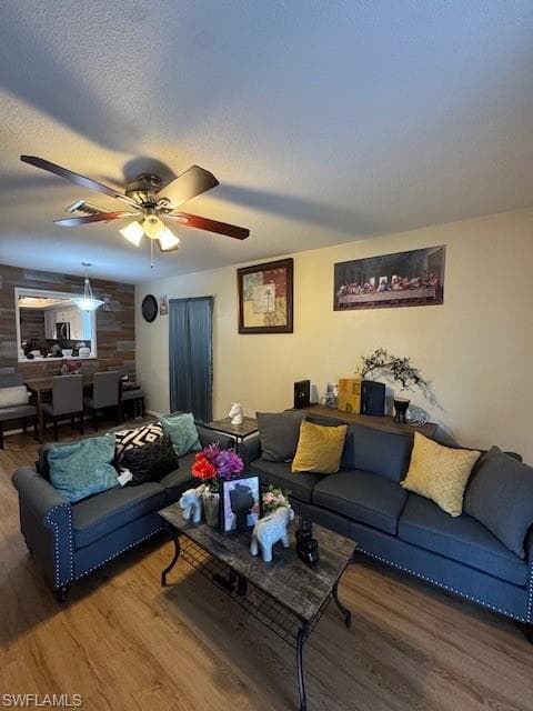 323 Dania ST, LEHIGH ACRES FL 33936-4