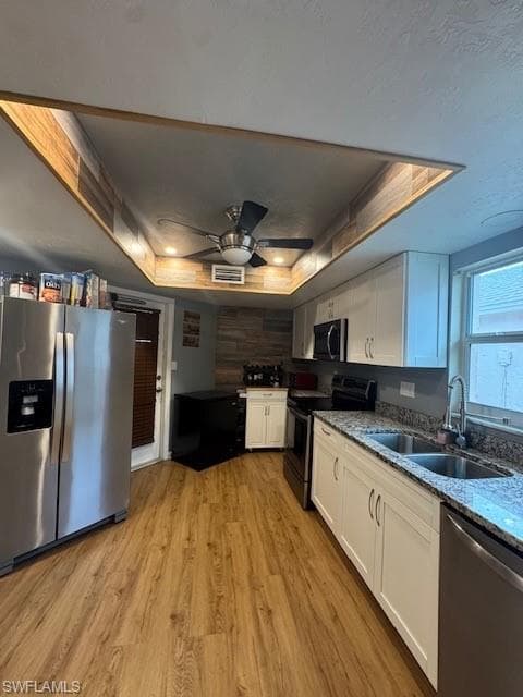 323 Dania ST, LEHIGH ACRES FL 33936-3