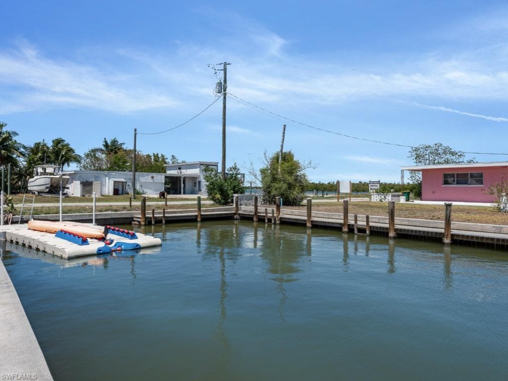 226 Goodland DR, GOODLAND FL 34140-9