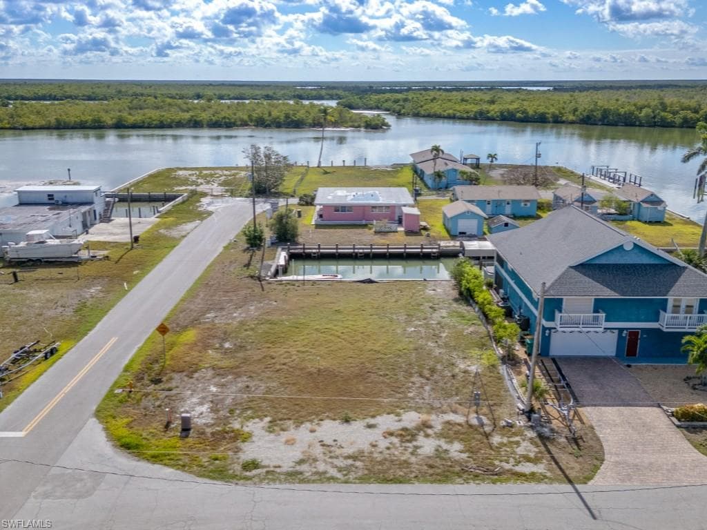 226 Goodland DR, GOODLAND FL 34140-7