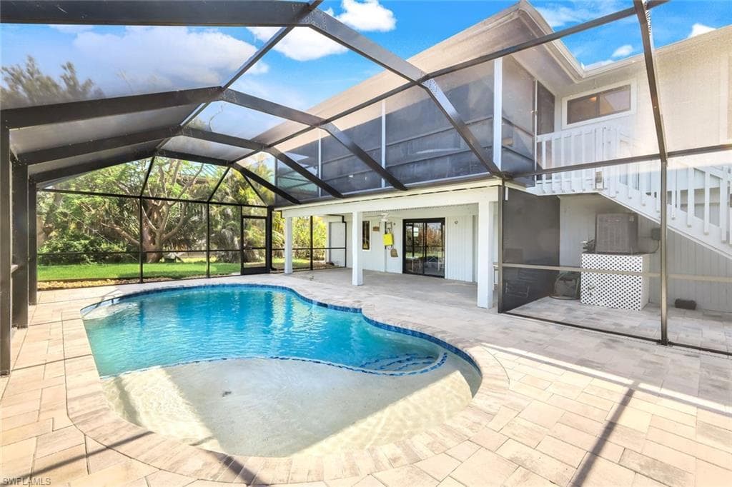 647 Rabbit RD, SANIBEL FL 33957-35