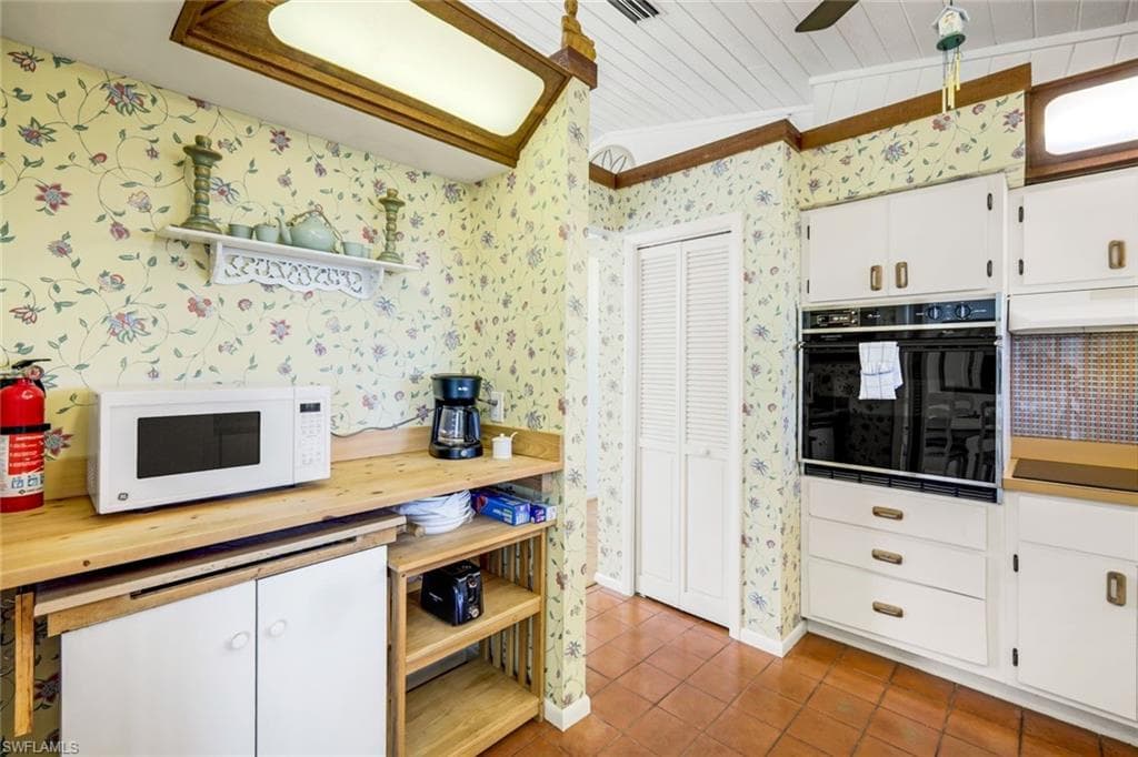 647 Rabbit RD, SANIBEL FL 33957-13