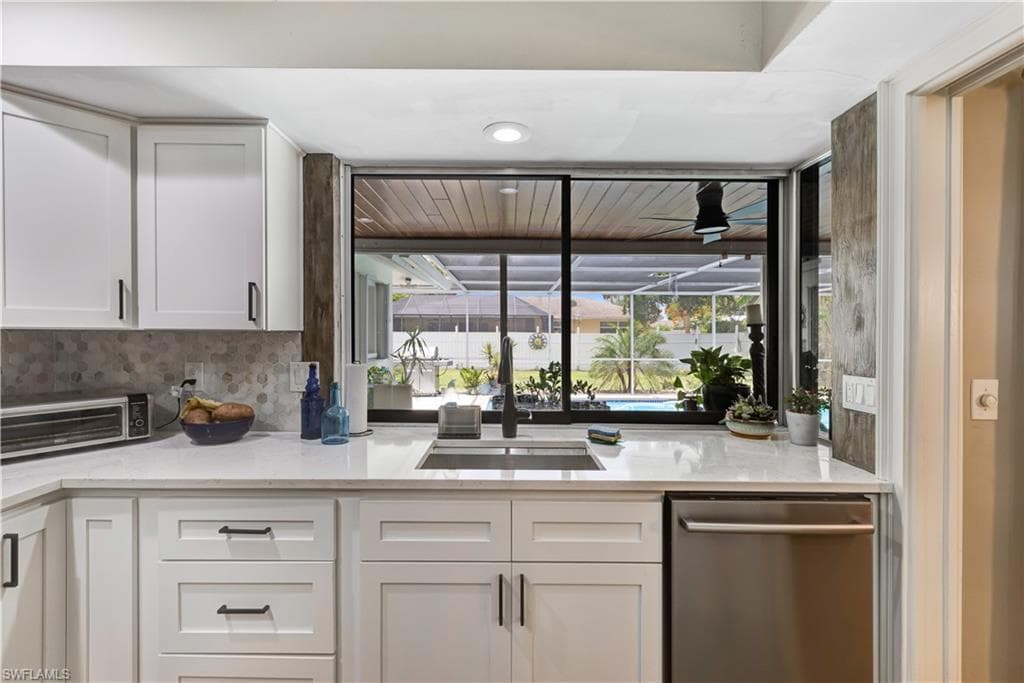 5692 Eichen CIR W, FORT MYERS FL 33919-5