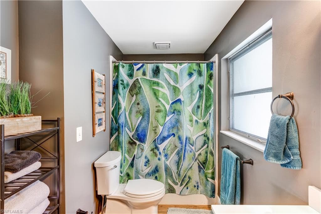 5692 Eichen CIR W, FORT MYERS FL 33919-23