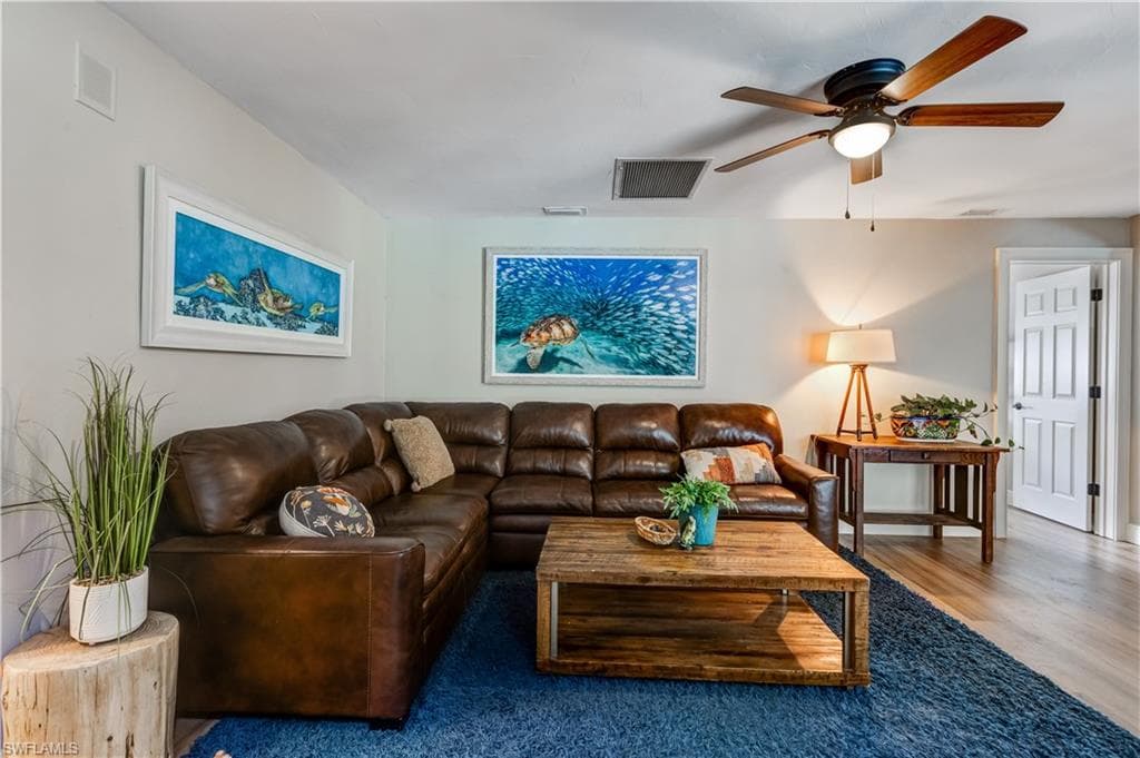 5692 Eichen CIR W, FORT MYERS FL 33919-32