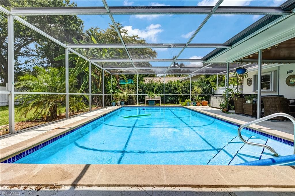 5692 Eichen CIR W, FORT MYERS FL 33919-17