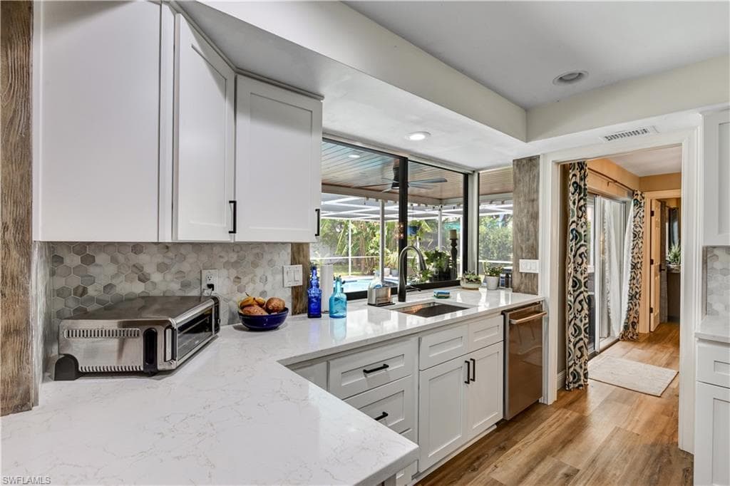 5692 Eichen CIR W, FORT MYERS FL 33919-35