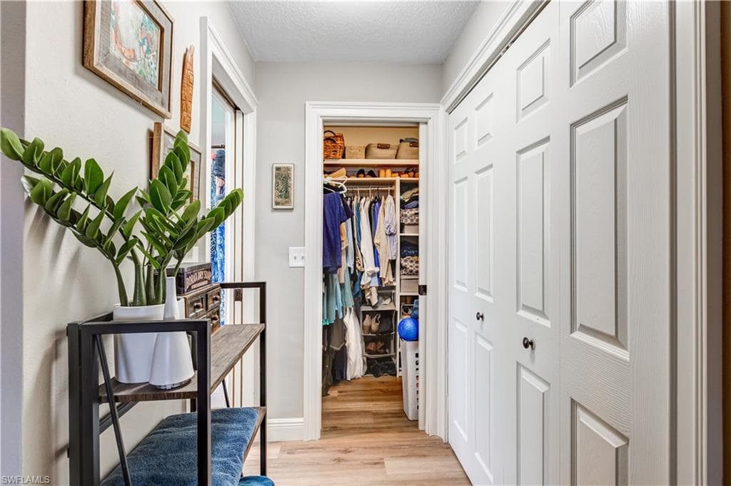 5692 Eichen CIR W, FORT MYERS FL 33919-37