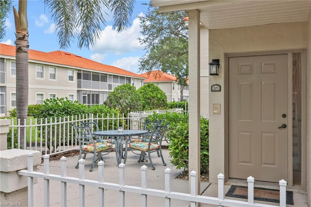 2476 Orchid Bay DR # W201, NAPLES FL 34109-2