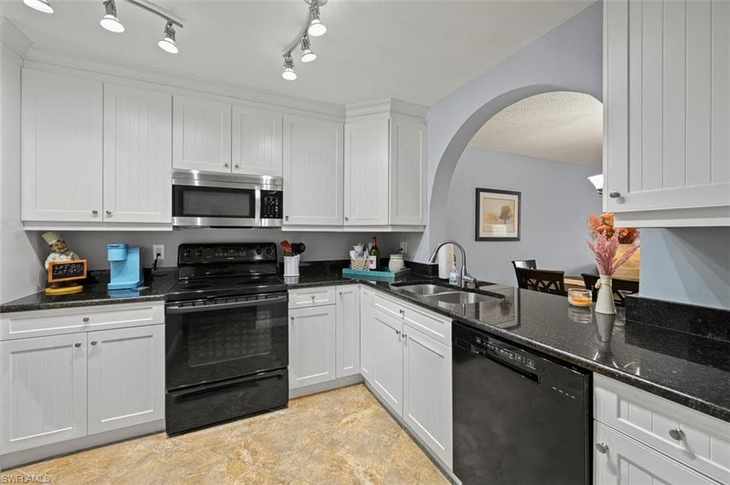 1210 Yesica Ann CIR # C105, NAPLES FL 34110-4