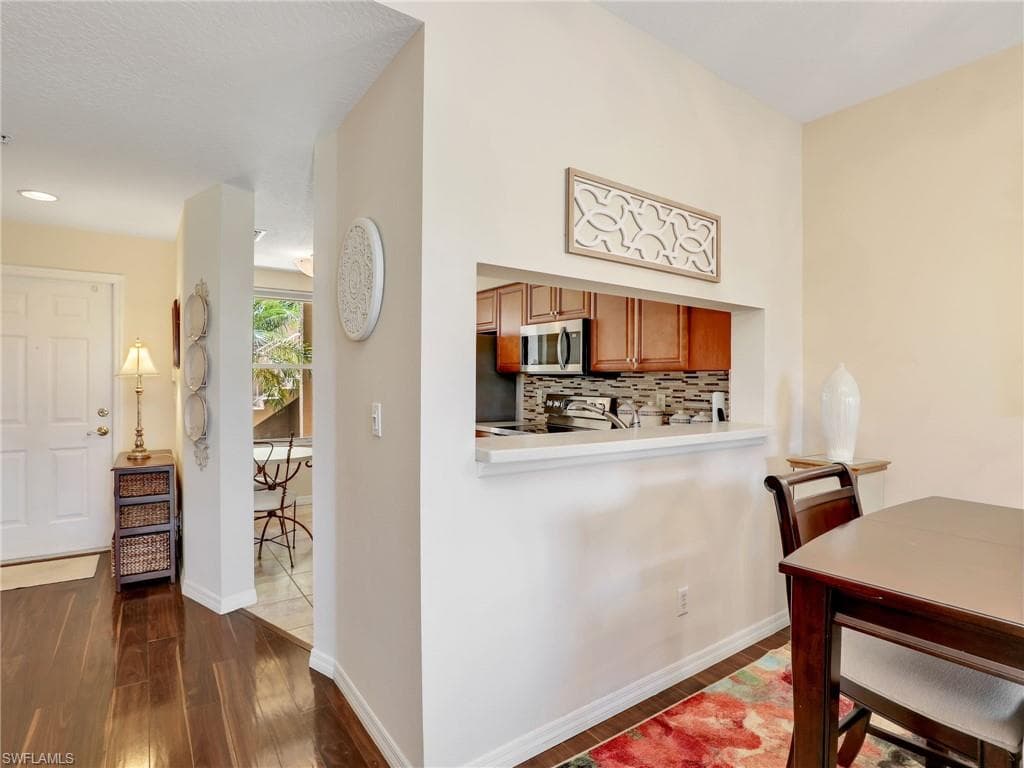 6670 Huntington Lakes CIR 104-8