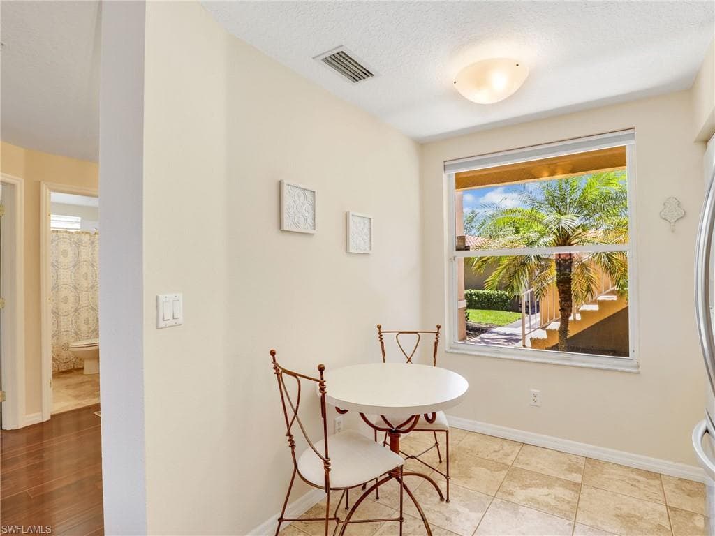 6670 Huntington Lakes CIR 104-7