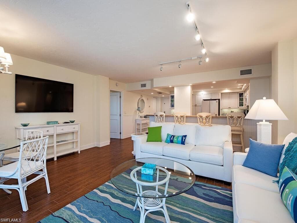 11030 Gulf Shore DR # 504, NAPLES FL 34108-5