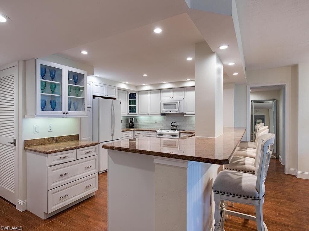 11030 Gulf Shore DR # 504, NAPLES FL 34108-6