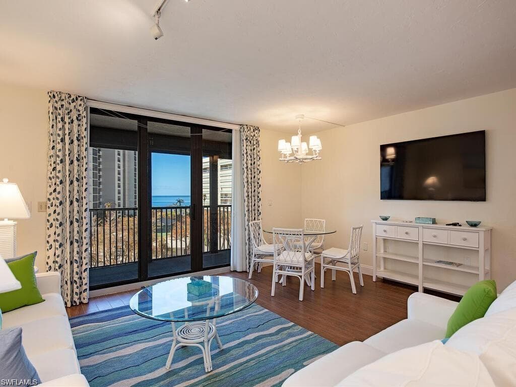 11030 Gulf Shore DR # 504, NAPLES FL 34108-7