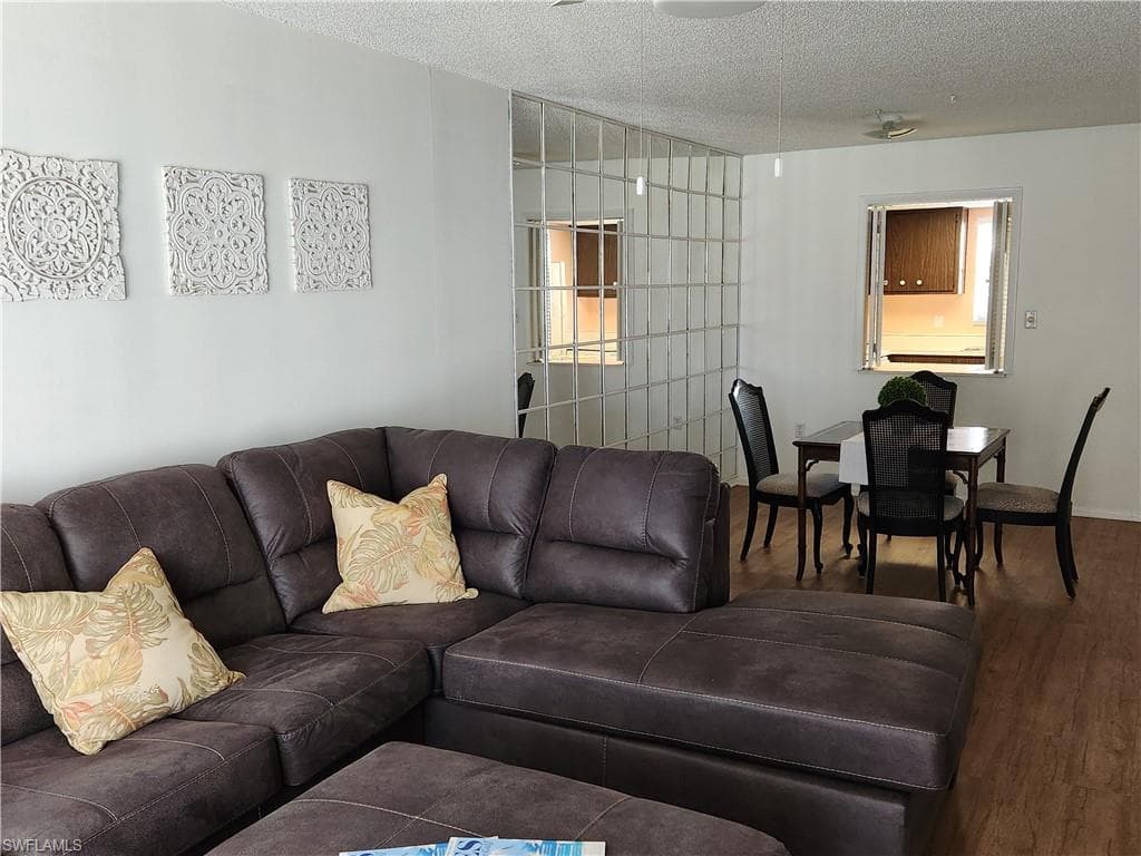 300 Valley Stream DR # 5, NAPLES FL 34113-2